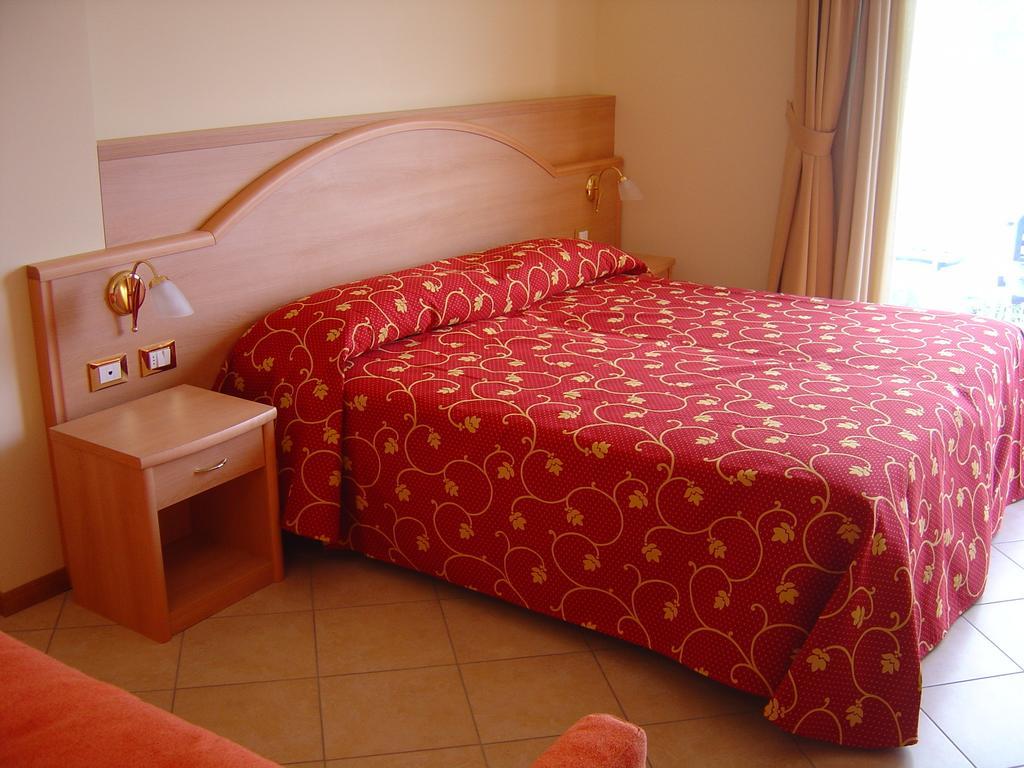 Hotel Residence Panoramica Brenzone sul Garda Rum bild