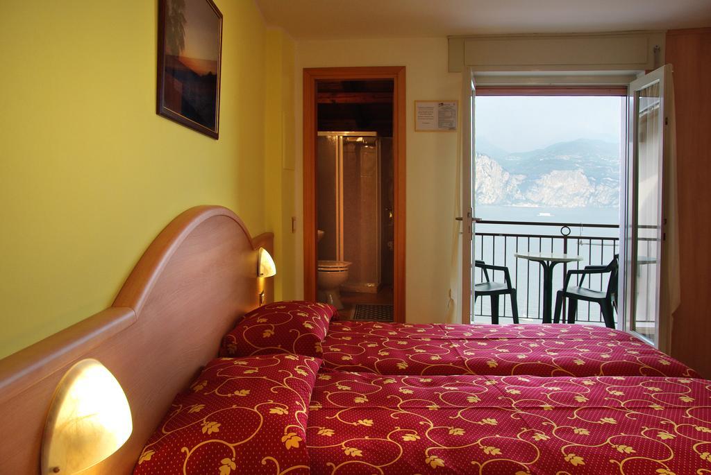 Hotel Residence Panoramica Brenzone sul Garda Rum bild