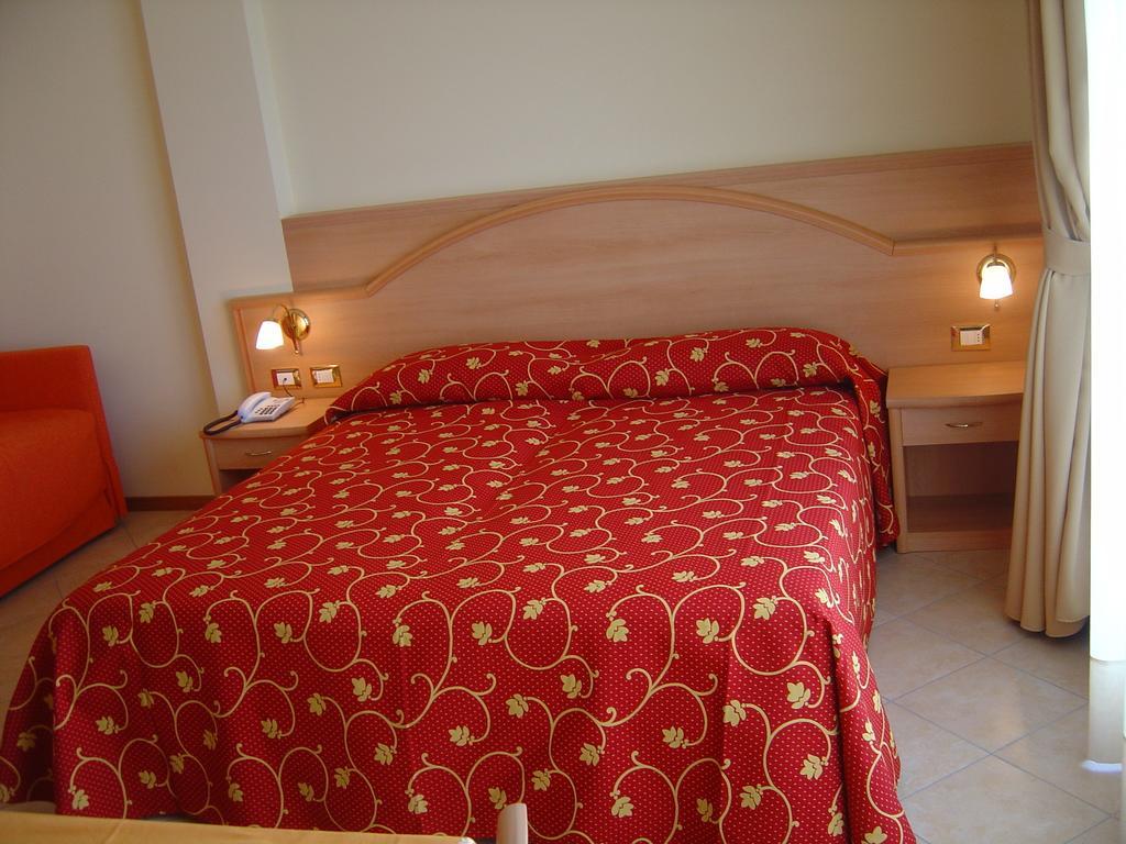 Hotel Residence Panoramica Brenzone sul Garda Rum bild