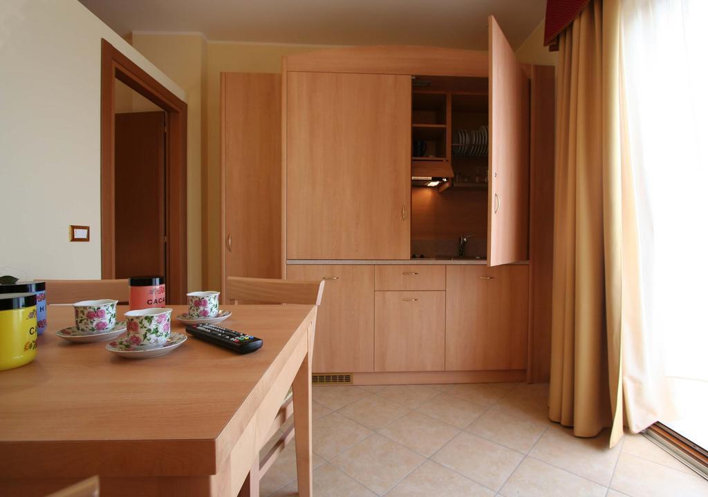 Hotel Residence Panoramica Brenzone sul Garda Rum bild